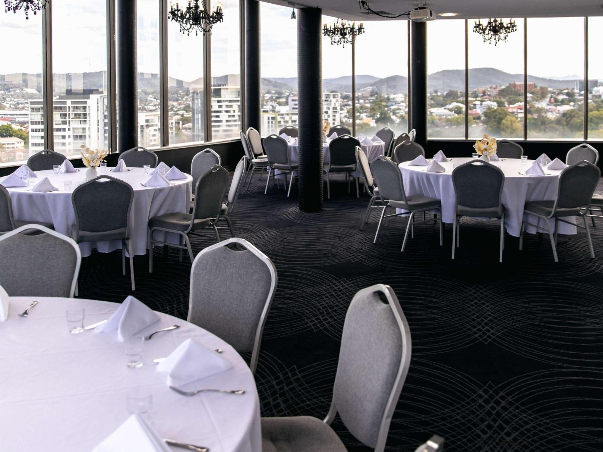 Mercure Spring Hill Hotel 4*