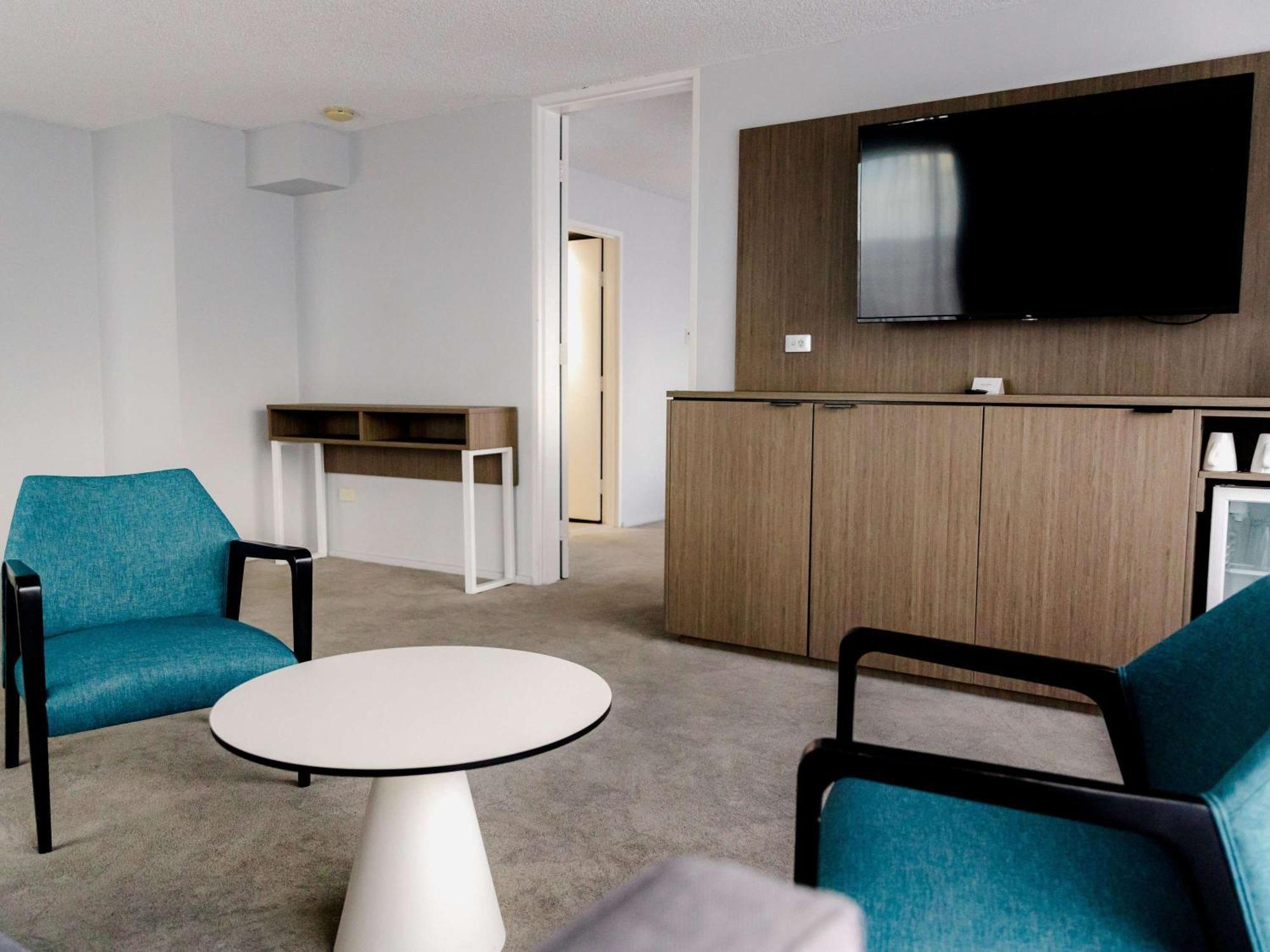 Mercure Spring Hill Hotel 4*