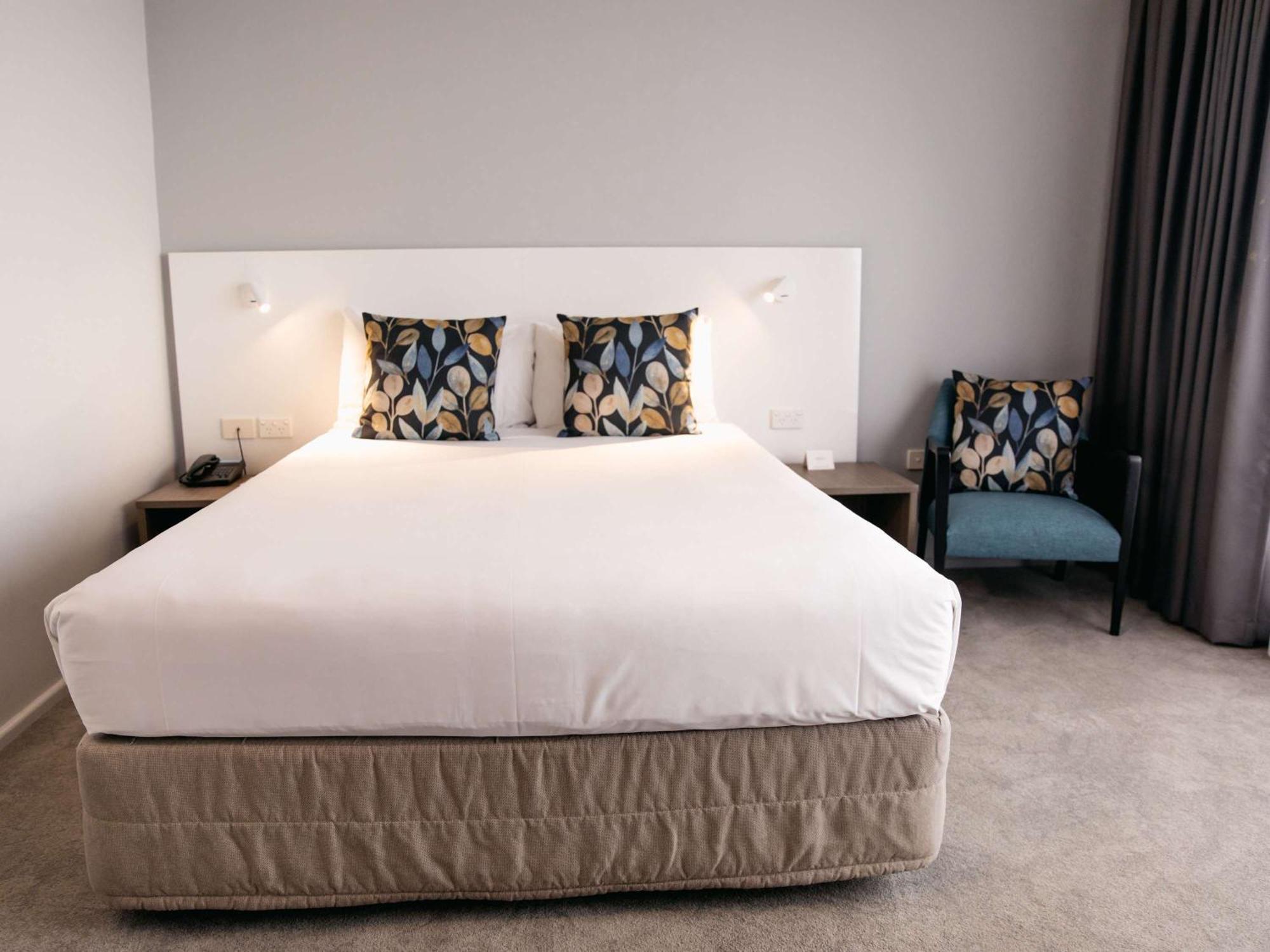 Mercure Spring Hill Hotel 4*