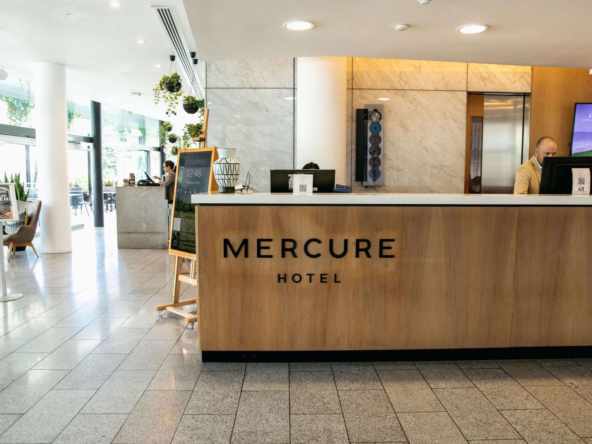Mercure Spring Hill 4*